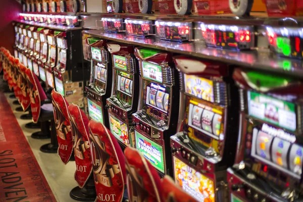 indocair mobile app showing European Roulette table and chat with live dealer
